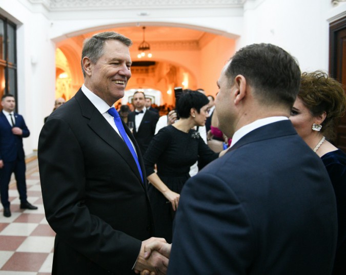 da_mana_cu_iohannis