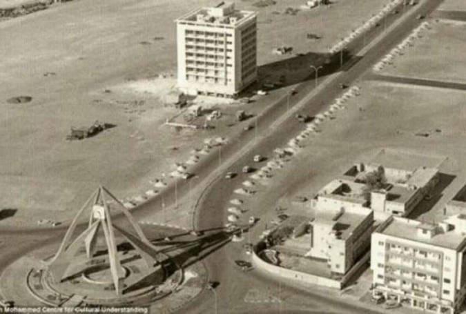 Turnul cu ceas din Deira era înconjurat de nisipuri și mai multe clădiri